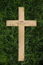 Cruz personalizada en madera sólida de pino - Image 2