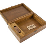 Caja para fotos personalizada con broche + usb 16gb de madera