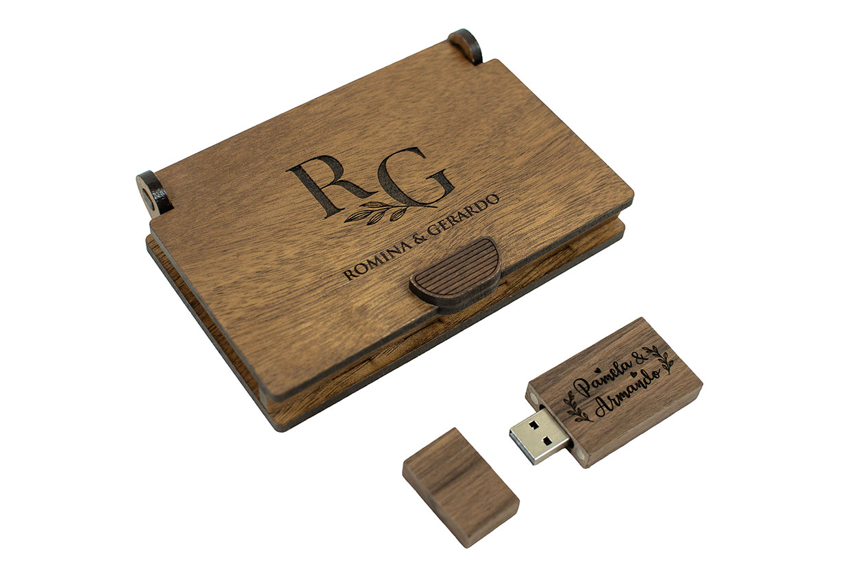DSC_8034-W Usb de madera con cajita personalizada - Image 1
